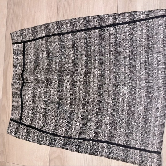 EUC Liz Claiborne Petite Skirt Sz 4P - Picture 7 of 7